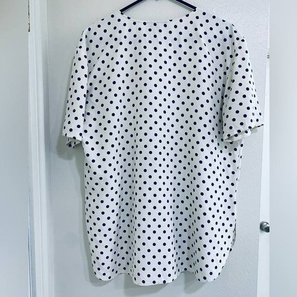 Navy Polka Dot V-Neck Blouse 100% silk size small. Oversized fit. Elegant - Picture 5 of 5